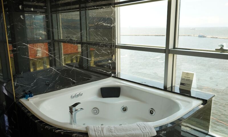 Pasaport Pier Hotel