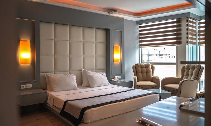 Pasaport Pier Hotel