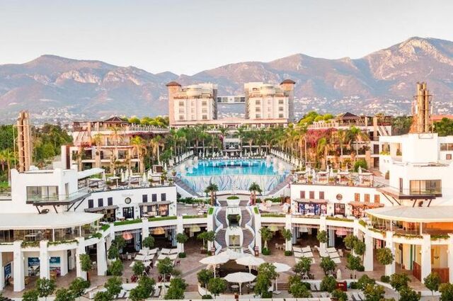 Cratos Premium Hotel & Casino