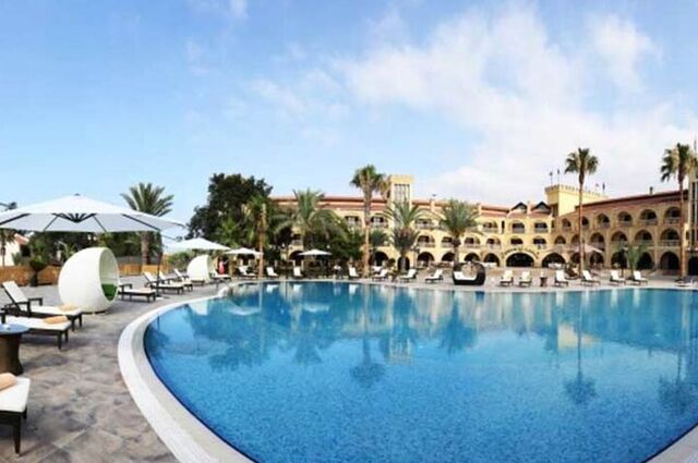 Le Chateau Lambousa Hotel