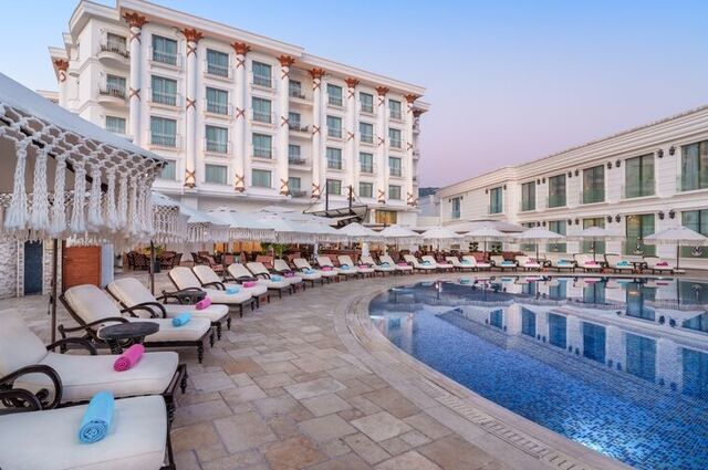 Les Ambassadeurs Hotel 