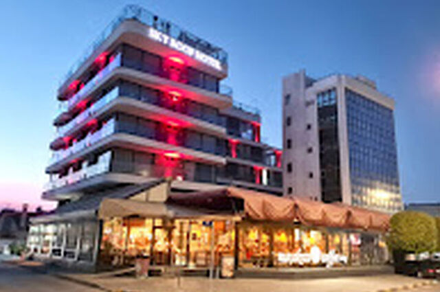 Sky Roof Hotel 