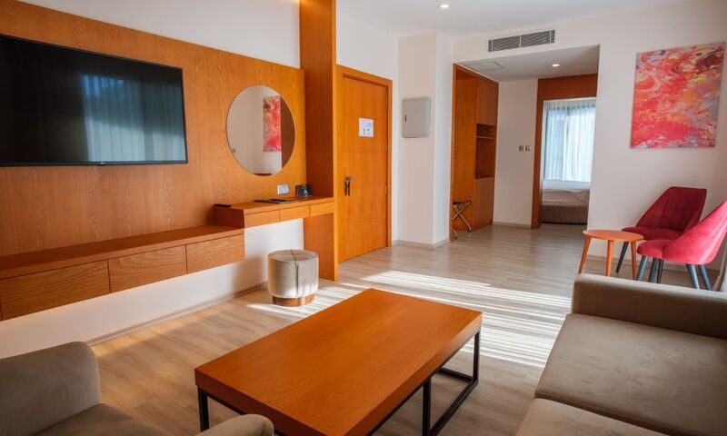 Caddemm Inn Hotel