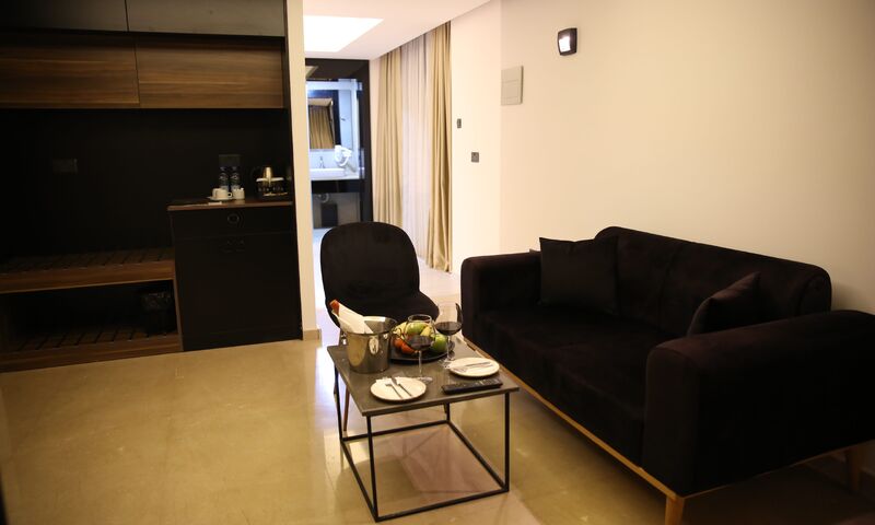 Crown Salamis Hotel 