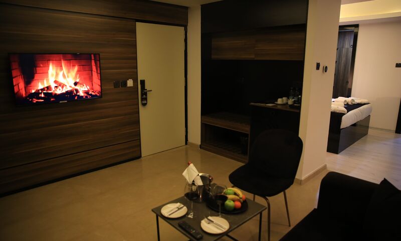 Crown Salamis Hotel 