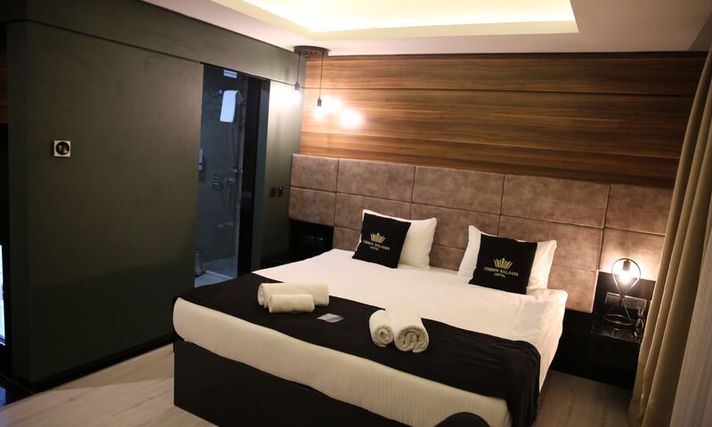 Crown Salamis Hotel 
