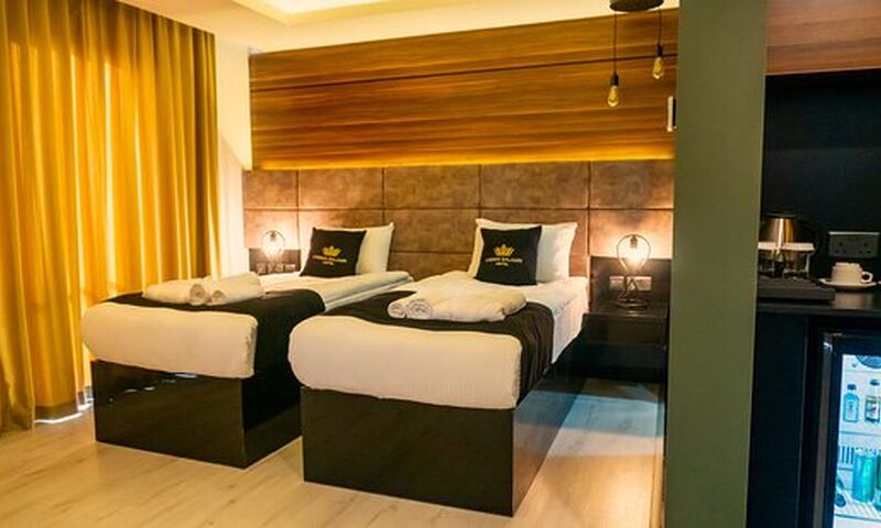 Crown Salamis Hotel 