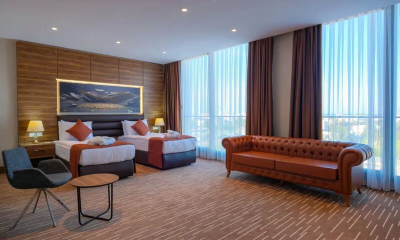 Ekor Elegance Hotel