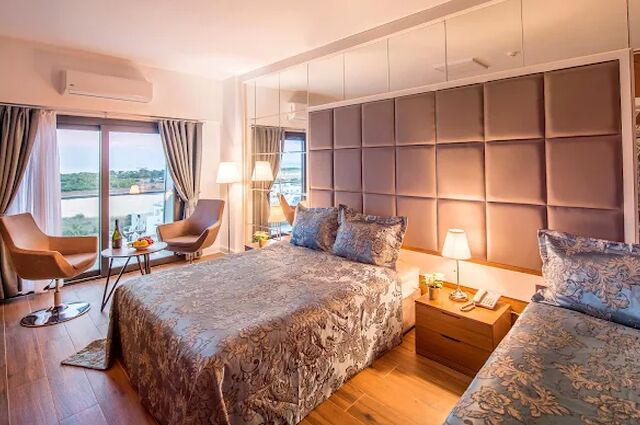 Novel Centre Point Hotel