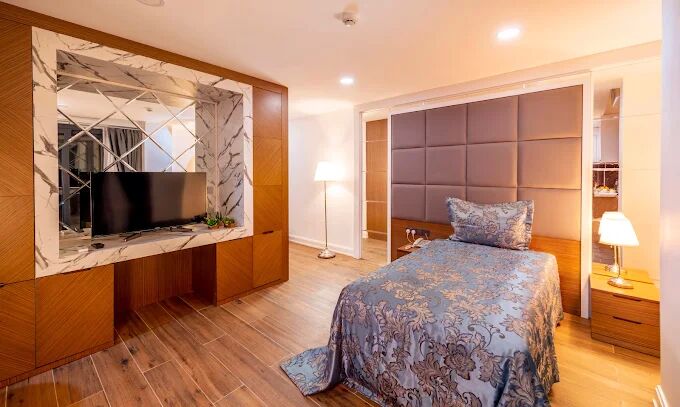 Novel Centre Point Hotel