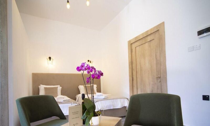 Avenue Hotel