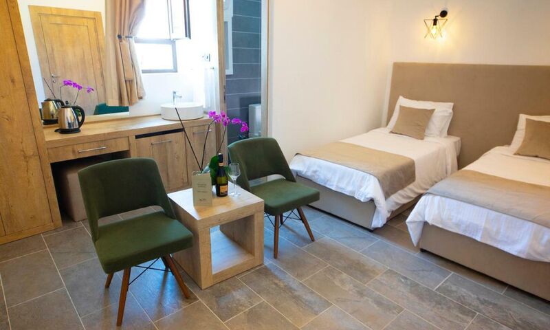 Avenue Hotel