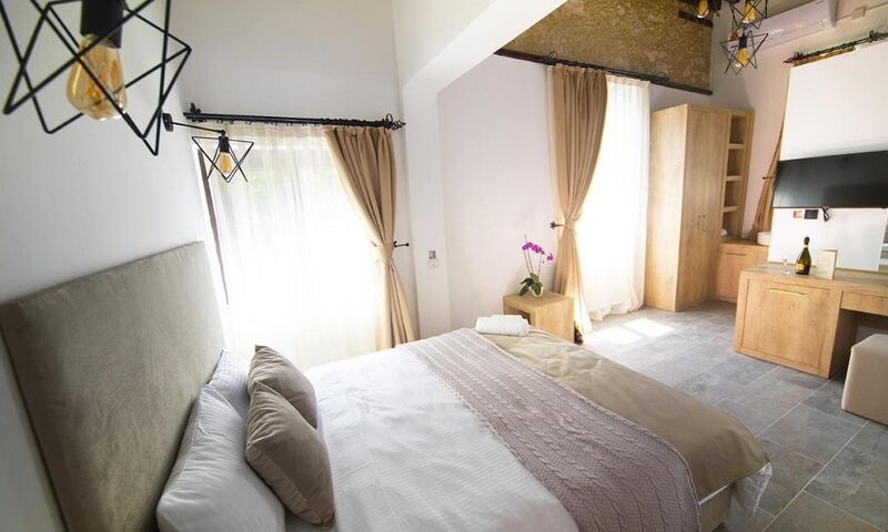 Avenue Hotel