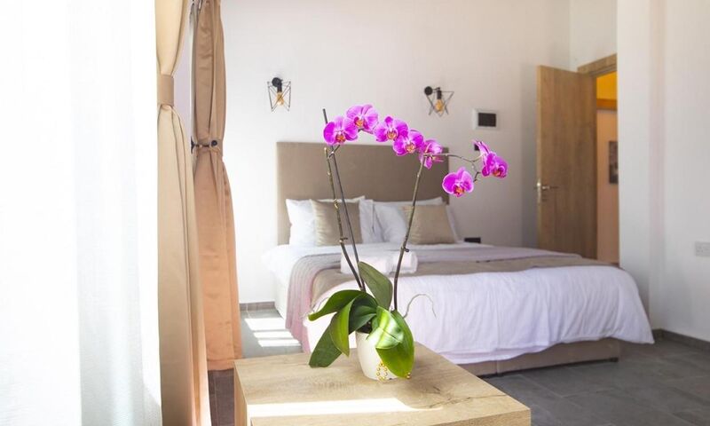 Avenue Hotel