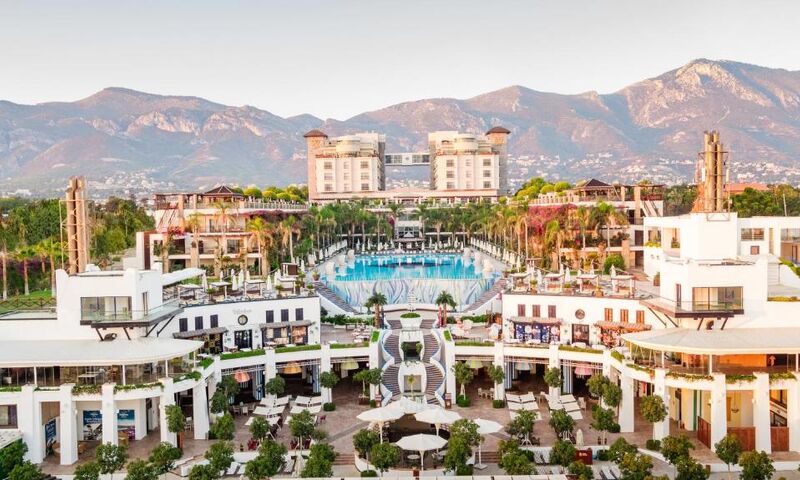 Cratos Premium Hotel & Casino