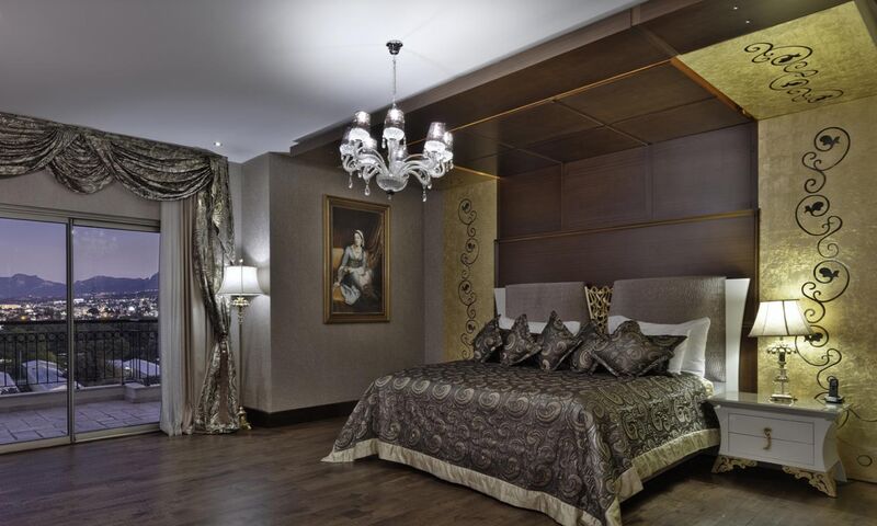 Cratos Premium Hotel & Casino