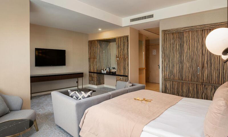 Cratos Premium Hotel & Casino