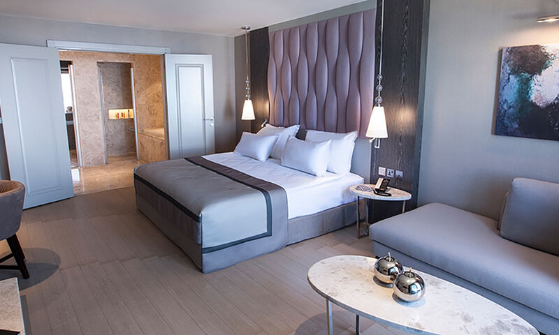 Elexus Hotel Resort 