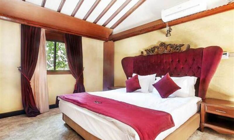 Le Chateau Lambousa Hotel