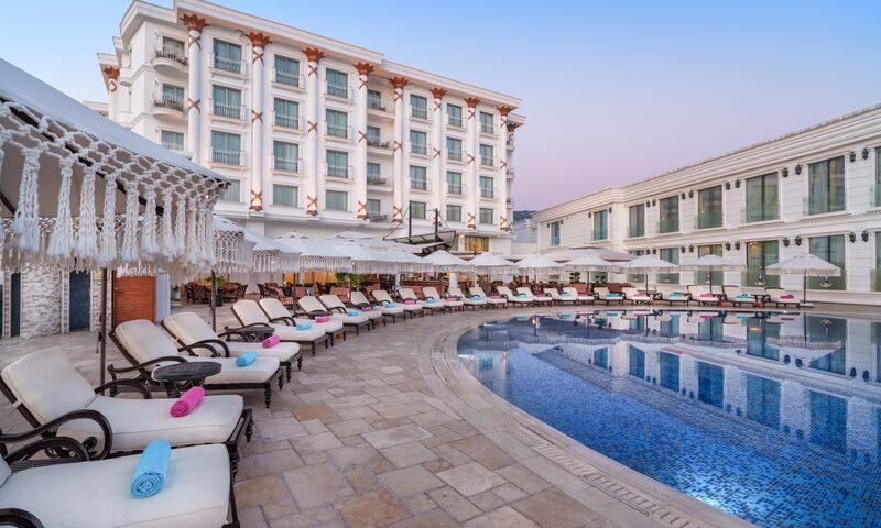 Les Ambassadeurs Hotel 