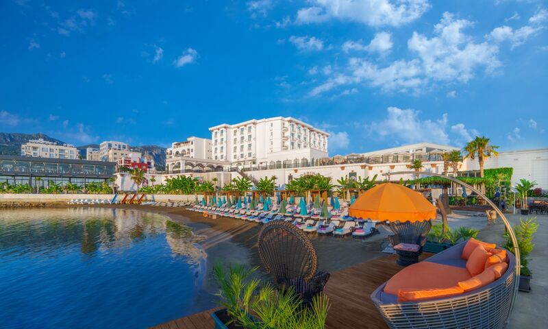 Les Ambassadeurs Hotel 