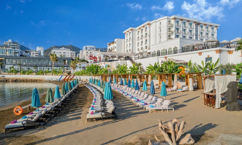 Les Ambassadeurs Hotel 