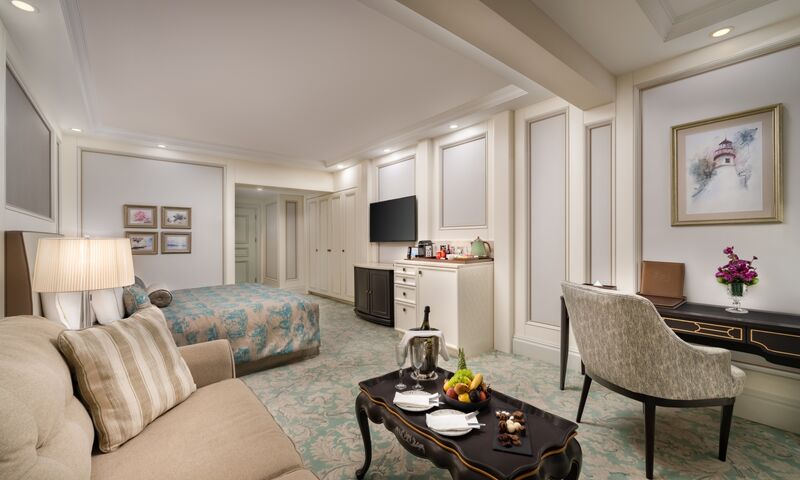 Les Ambassadeurs Hotel 