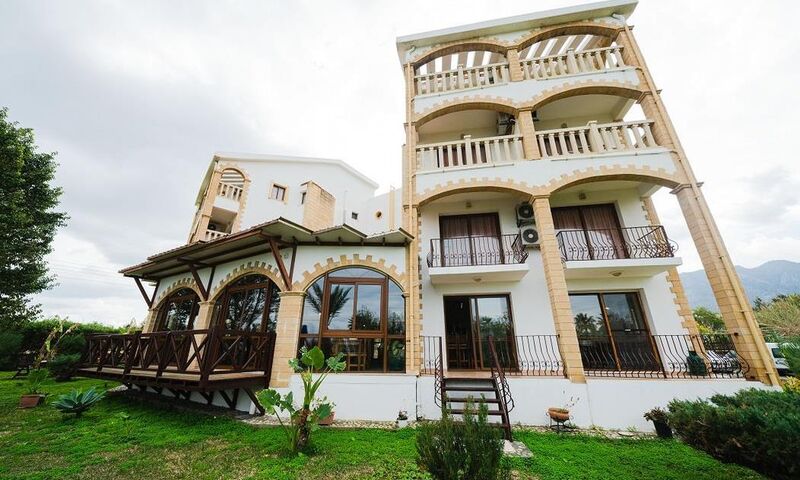 Top Set Hotel 