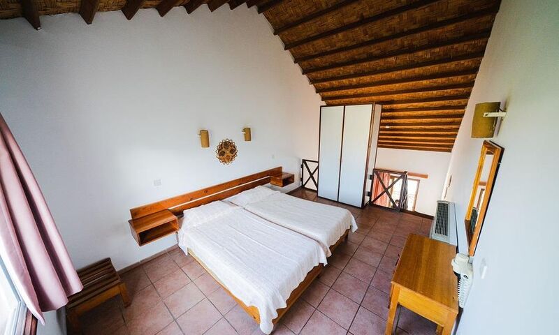 Top Set Hotel 