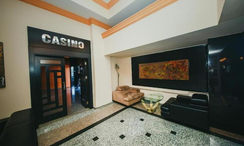 City Royal Hotel 