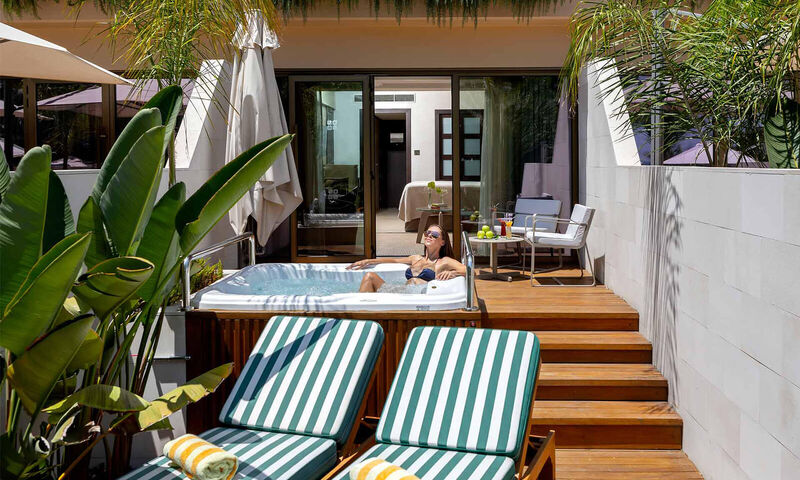 Four Seasons Hotel 