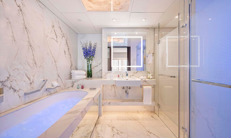Four Seasons Hotel 