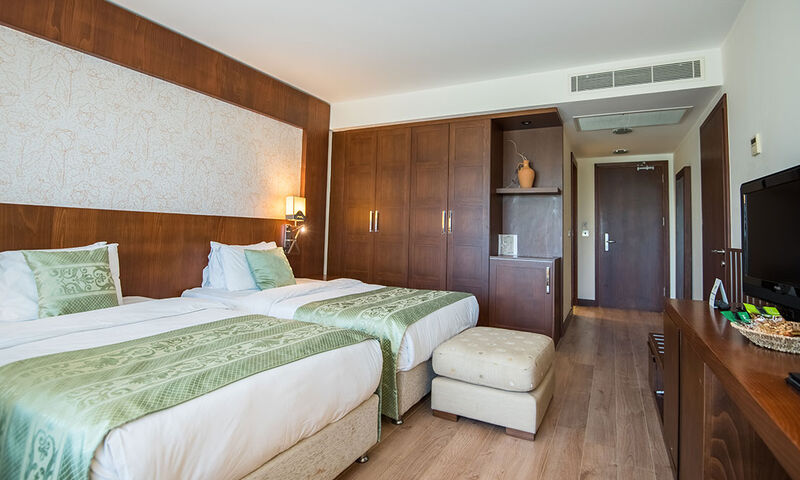 Korıneum Golf & Beach Resort