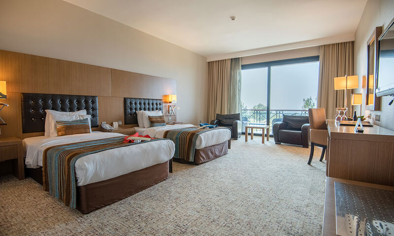 Korıneum Golf & Beach Resort