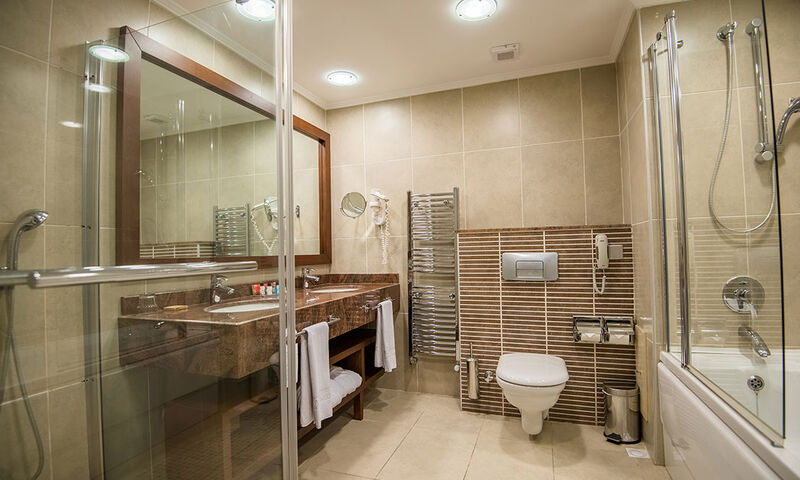 Korıneum Golf & Beach Resort