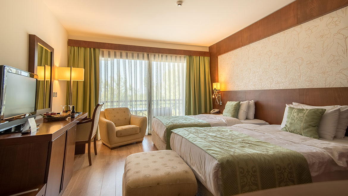 Korıneum Golf & Beach Resort