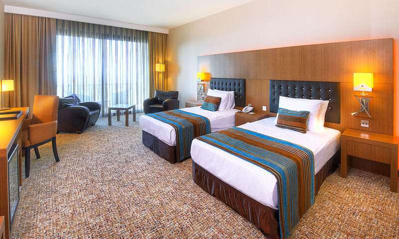 Korıneum Golf & Beach Resort
