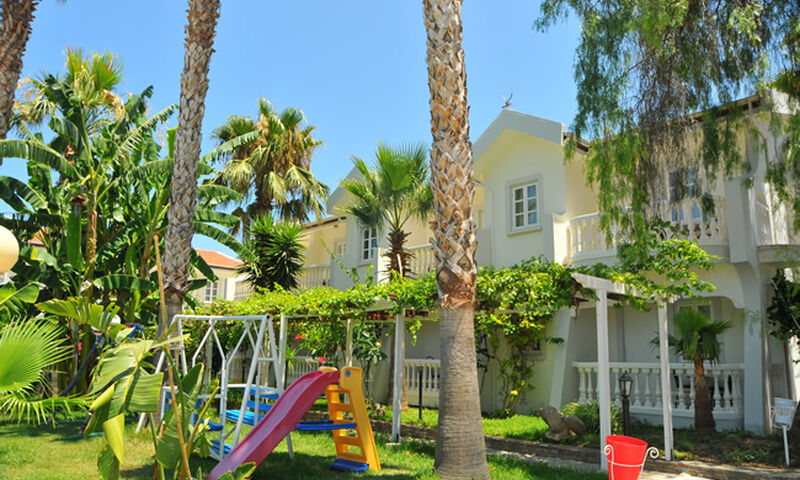 La Hotel & Resort