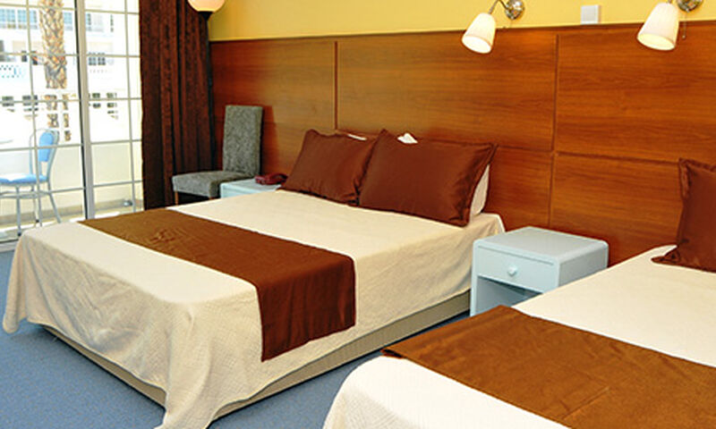 La Hotel & Resort