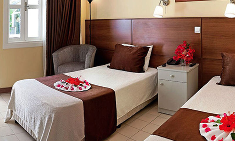 La Hotel & Resort