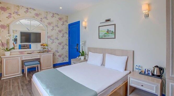 Queen Aphrodite Hotel