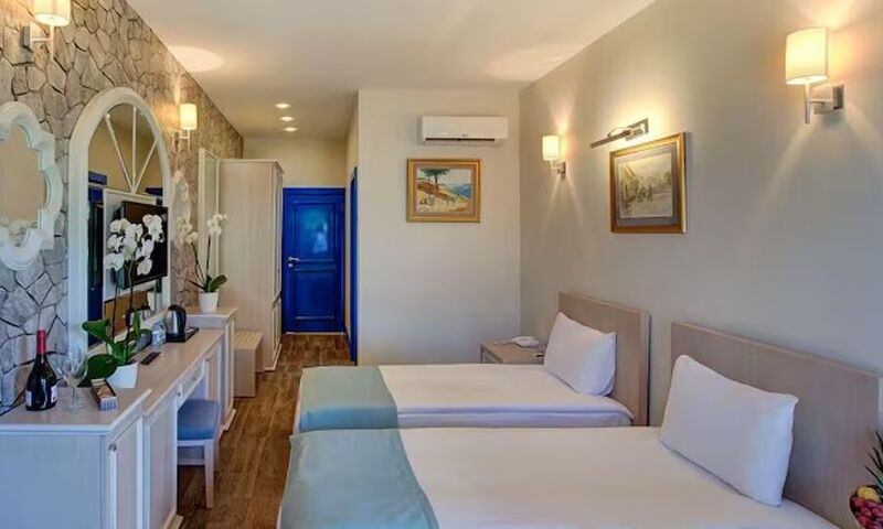 Queen Aphrodite Hotel