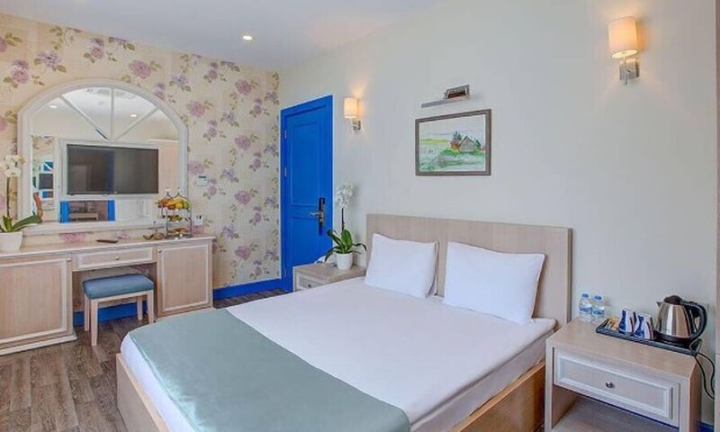 Queen Aphrodite Hotel