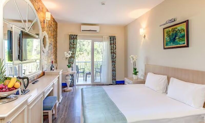 Queen Aphrodite Hotel