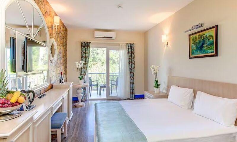 Queen Aphrodite Hotel