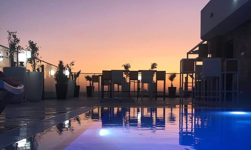 Sky Roof Hotel 