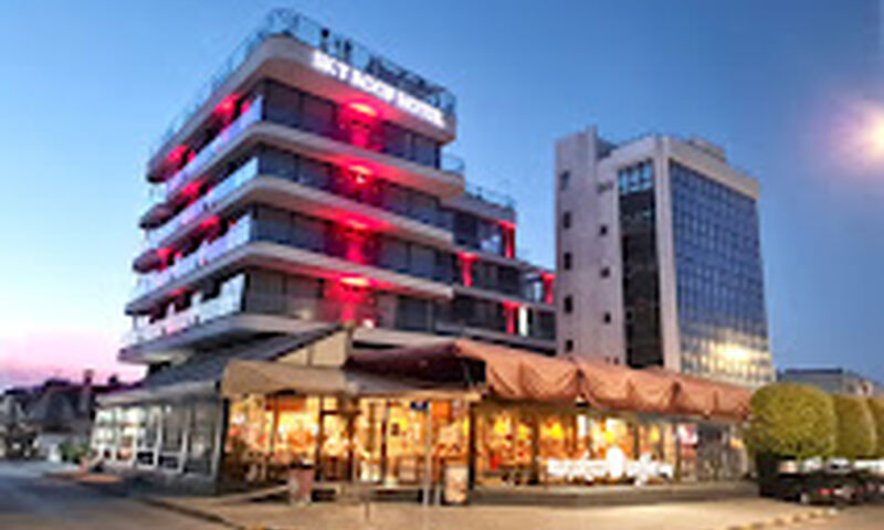 Sky Roof Hotel 