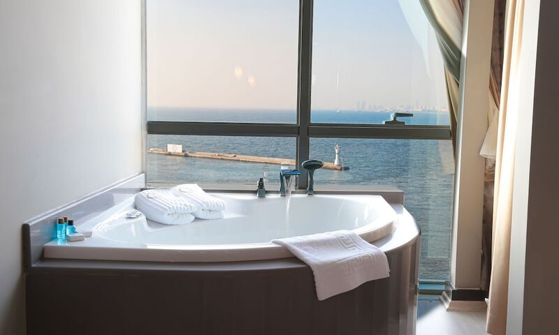 Pasaport Pier Hotel