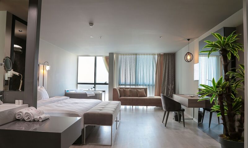 Pasaport Pier Hotel