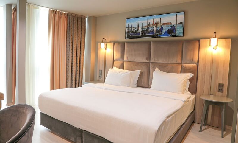 Pasaport Pier Hotel
